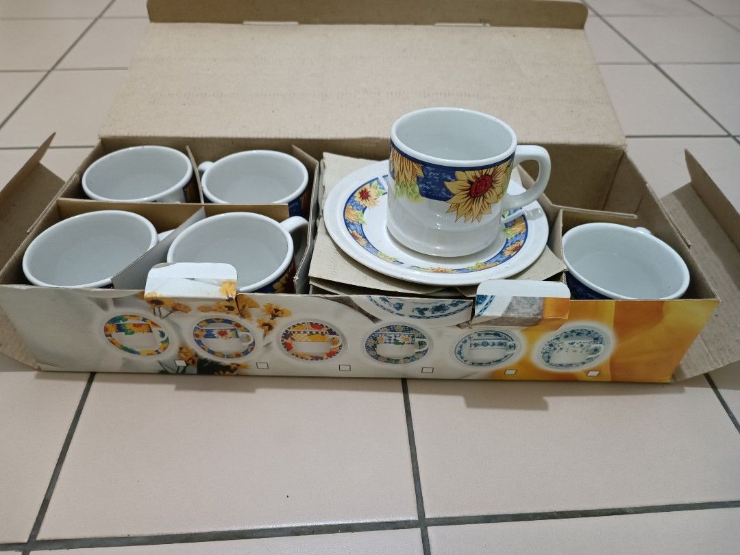Tableware (Category: Coffee & Tea Tableware) located in Ipoh. Submitted by tc_8899 (Listing ID 1369378185, Image 3). Description: 12 pcs Fine Chinaware Tea Set 6 cups n 6 saucers.