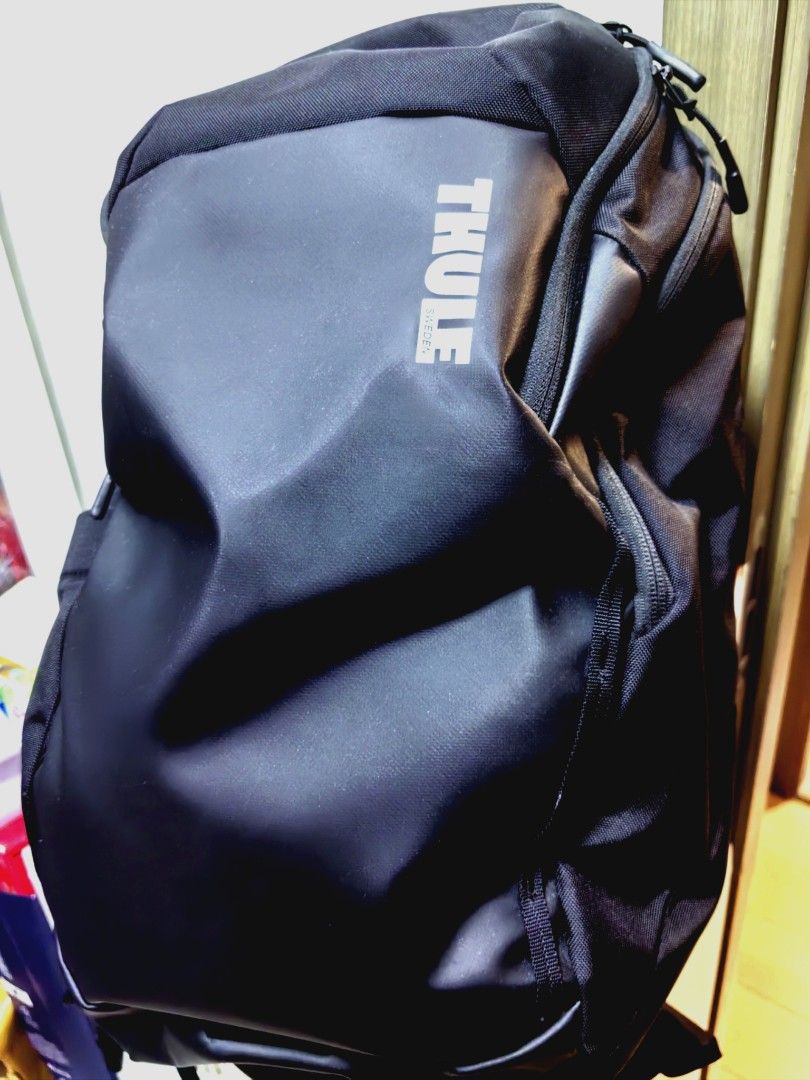 THULE 背包 BACKPACK 黑色 男裝 背囊 （分類：背包）位於 Hong Kong。 由 Arlenlopop 提交（商品編號 1369381282，圖片 1）。簡介： 少用，極新 順豐到付 -$100 $100以上可以星期一至四中午觀塘交收。