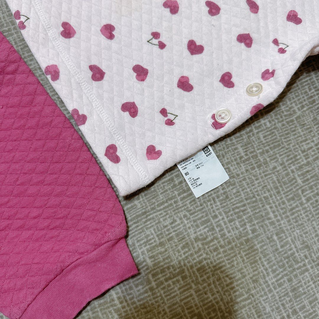 由 gogolittlerabbit (刊登 ID 1369487038，圖片 3) 提交，位於 彰化縣 (Changhua) 的 Uniqlo-桃紅厚棉愛心套裝 80cm (類別：嬰兒及兒童流行時尚)，說明：◻️購買孩童衣物滿100，一件可索取1。