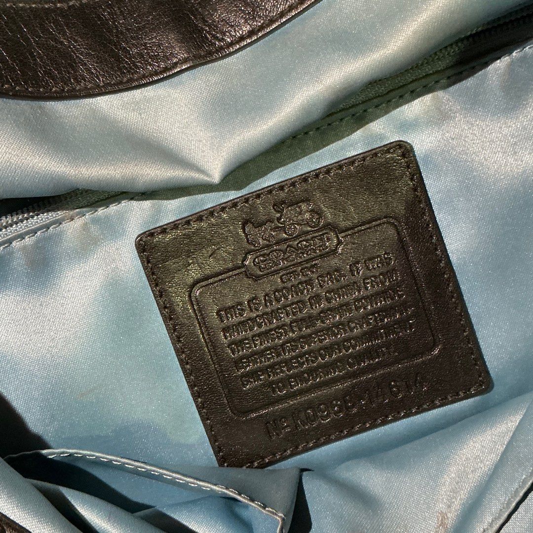 Vintage Y2K Coach Bag (Category: Luxury Bags & Wallets) located in Quezon City. Submitted by pandapattycakes (Listing ID 1369440720, Image 3). Description: Vintage Y2K Coach Sydney Turn-lock Flap Black Leather Bag - Bought by my mom in the early 2000s sa Dubai - Please note na original packaging and everything is gone na :( - But this is guaranteed authentic Feel free to message me for more details/photos or if you have questions..
