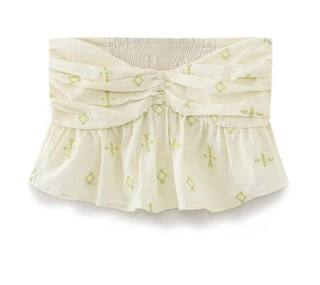 Zara dupe tube top (Category: Blouses) located in Pasig City. Submitted by chasingbliss_ (Listing ID 1369330741, Image 1). Description: used once.