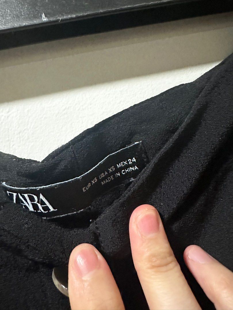 Zara Shorts (Category: Shorts) located in Quezon City. Submitted by declutter___mnl (Listing ID 1369387430, Image 2). Description: Rfs not using/decluttering Best fits waist 25-26” No ww!! .