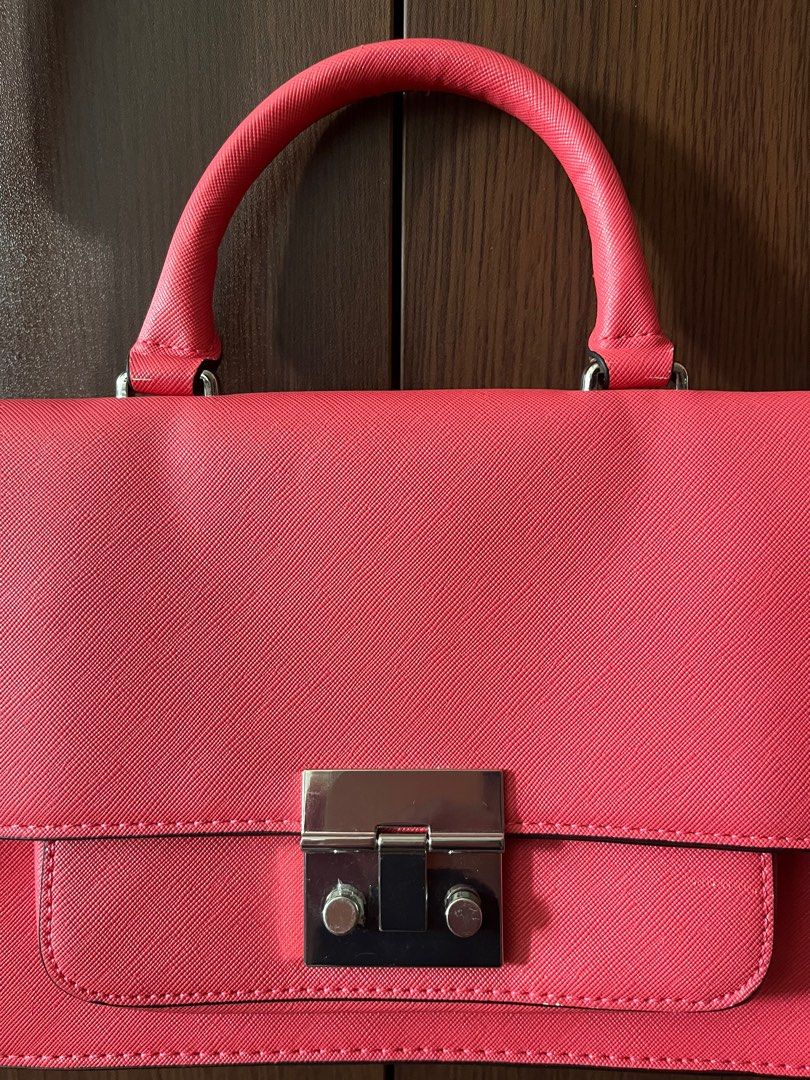 Zara Womens Cross-body Bag (Category: Cross-body Bags) located in Manila. Submitted by jazzisells (Listing ID 1369340667, Image 2). Description: 🔖 bought from Zara Greece. perfect for quick errands or for special events, many pockets inside as well! good condition with signs of usage. 📍 loc: taft, manila 🧾 mop: gcash 📦 available for same day delivery or courier .