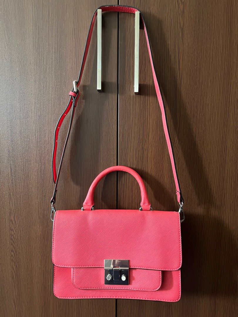 Zara Womens Cross-body Bag (Category: Cross-body Bags) located in Manila. Submitted by jazzisells (Listing ID 1369340667, Image 1). Description: 🔖 bought from Zara Greece. perfect for quick errands or for special events, many pockets inside as well! good condition with signs of usage. 📍 loc: taft, manila 🧾 mop: gcash 📦 available for same day delivery or courier .
