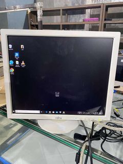 17" Fujitsu Square TYPE Monitor 100pcs
