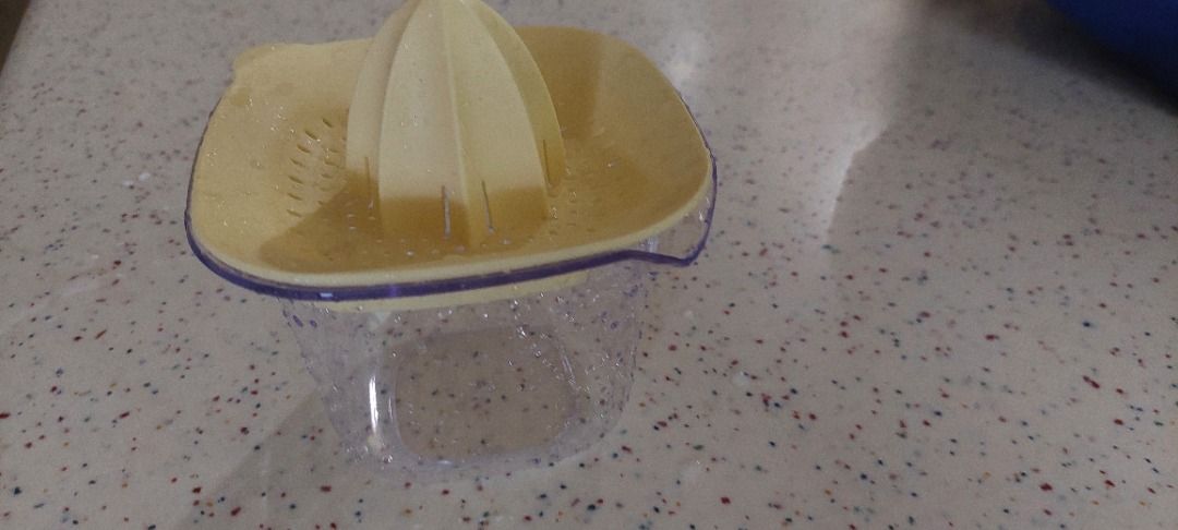 Manuel 1 pint Juicer/ Squeezer