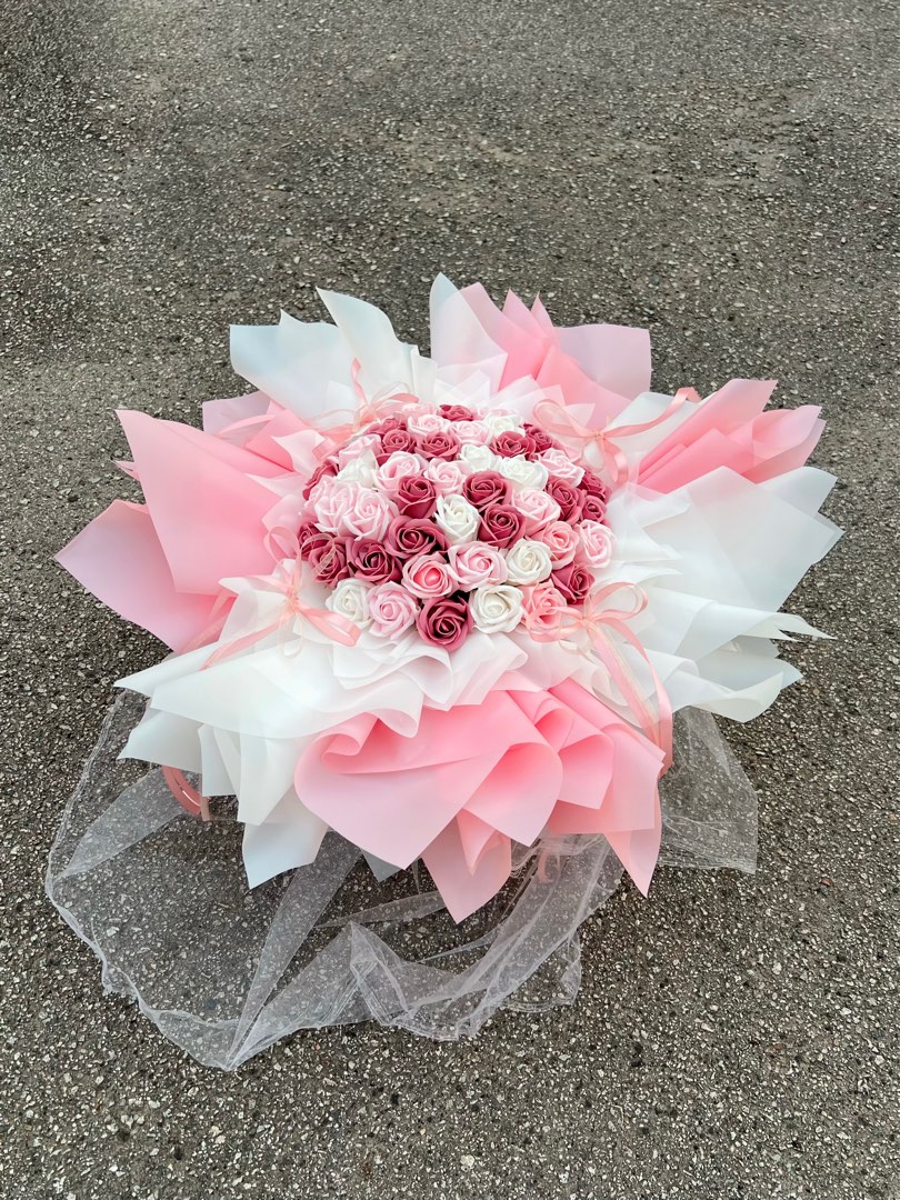 52 Stalks Soap Roses Bouquet, Hobbies & Toys, Stationery & Craft ...