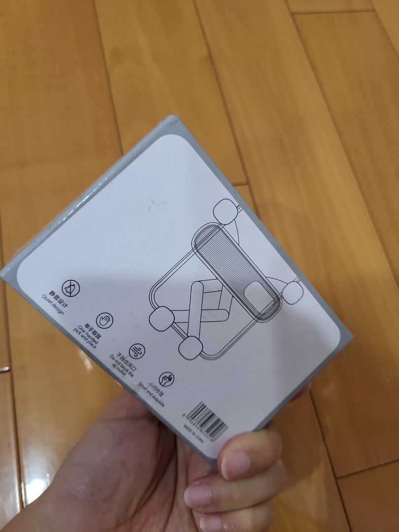由 w1a5j9 (刊登 ID 1369627256，圖片 3) 提交，位於 基隆市 (Keelung) 的 車載手機支架 (類別：汽機車零配件)，說明：全新未使用。