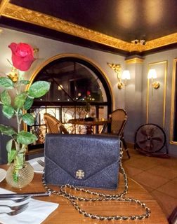 💯 % Original Tory Burch gold chain slingbag