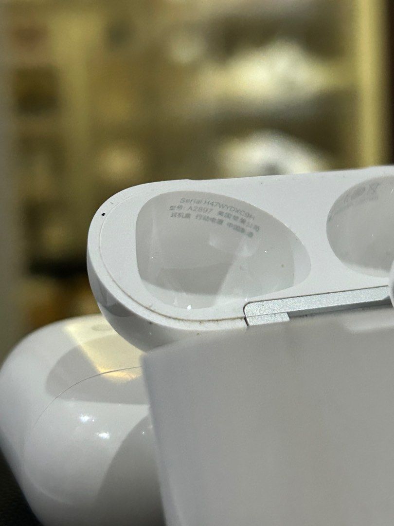 AirPods Gen 3 (Category: Earphones) located in Angeles City. Submitted by marvinjbm110069 (Listing ID 1369616151, Image 2). Description: 💯 Original 💯No issue 💯 unit only Under warranty until june 2025 Rfs. Extra AirPods .