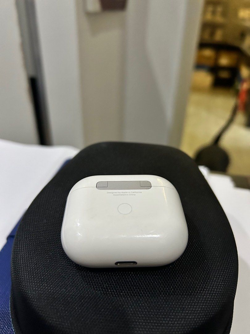 AirPods Gen 3 (Category: Earphones) located in Angeles City. Submitted by marvinjbm110069 (Listing ID 1369616151, Image 3). Description: 💯 Original 💯No issue 💯 unit only Under warranty until june 2025 Rfs. Extra AirPods .