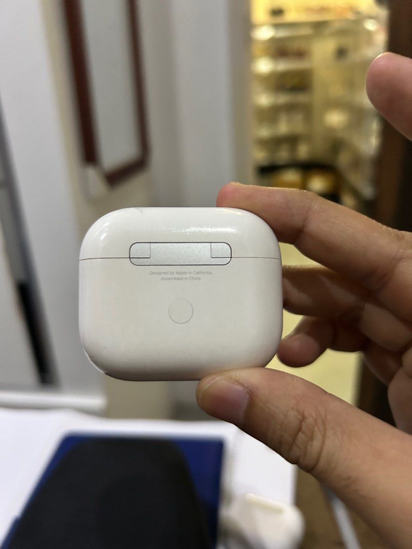 AirPods Gen 3 (Category: Earphones) located in Angeles City. Submitted by marvinjbm110069 (Listing ID 1369616295, Image 2). Description: 💯 Original 💯No issue 💯 unit only Rfs. Extra AirPods .