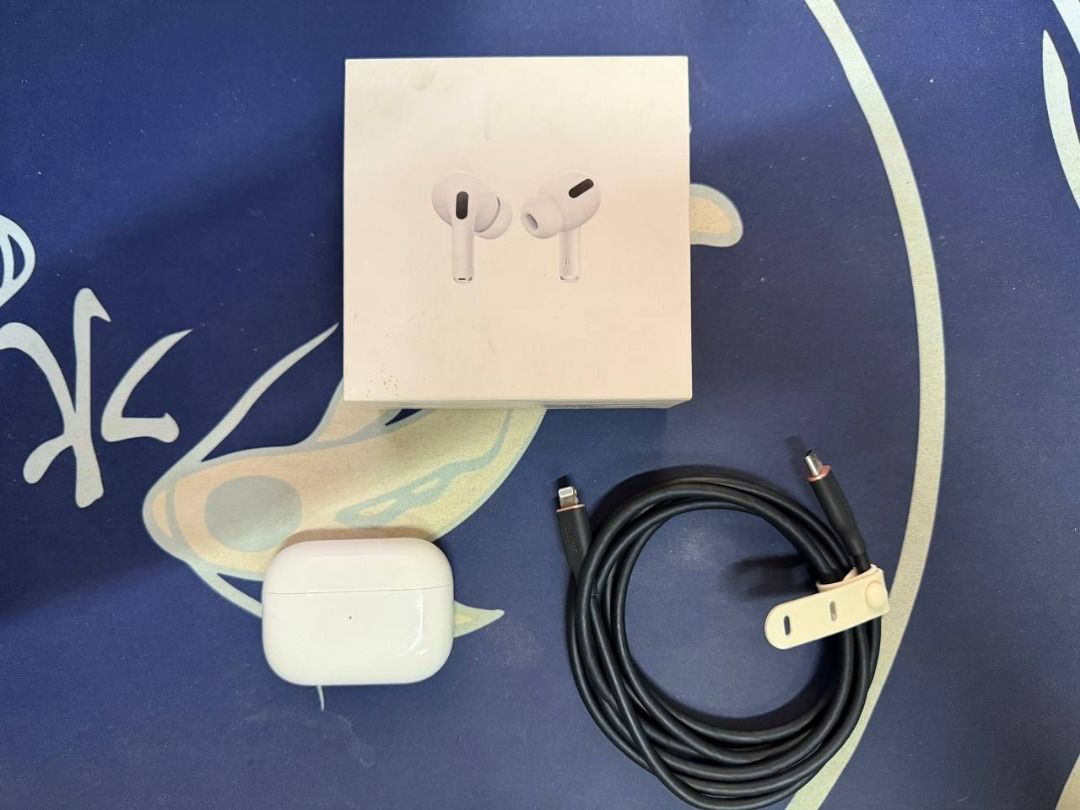 AirPods Pro 1 with Wireless Charging Case (Category: Earphones) located in Pasig City. Submitted by teckybirdss (Listing ID 1369525103, Image 2). Description: Original AirPods Pro 1 with Wireless Charging Case Good working condition on normal mode Issue: Static Noise with right airpod on transparency and noise cancellation mode Inclusions: Box Anker Powerline III Flow USB-C to Lightning Black 6 ft Via delivery/meetup Robinsons Magnolia or Tomas M