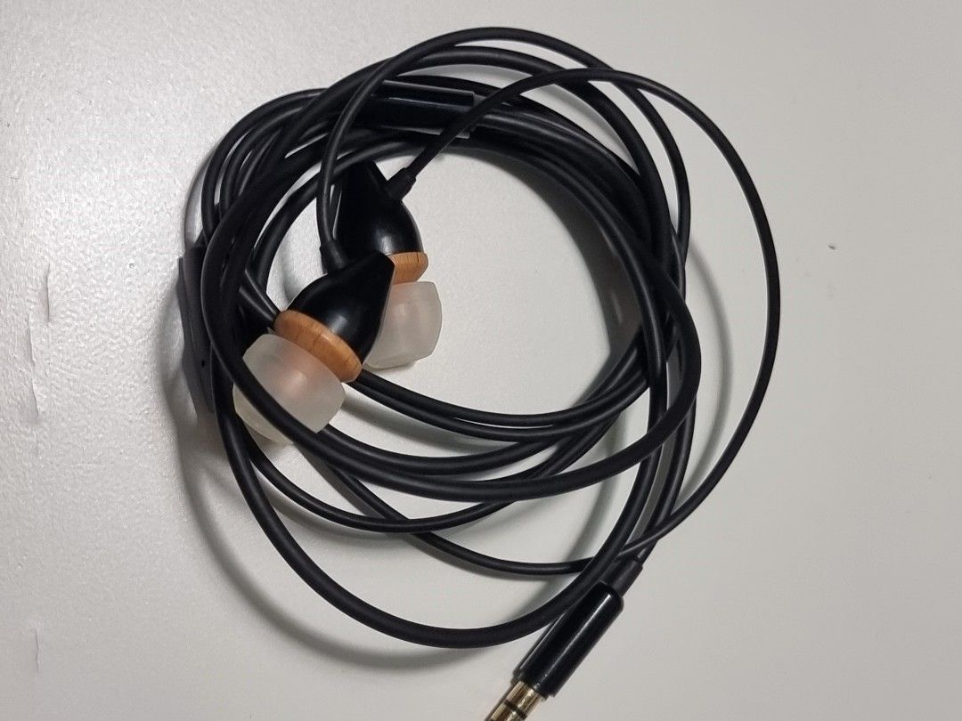 Blon earphones478393209780981760