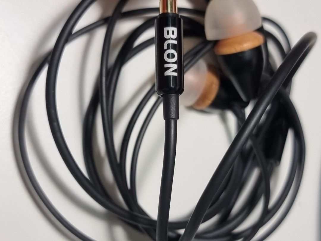 Blon earphones478393209780981761