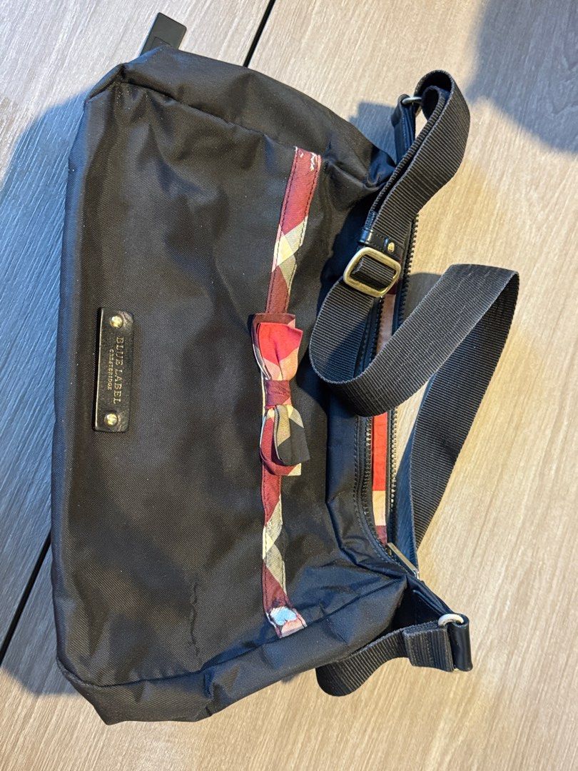 Burberry cross body sling bag (Category: Bags & Wallets) located in Singapore. Submitted by titanpower (Listing ID 1369524592, Image 1). Description: Well used condition .