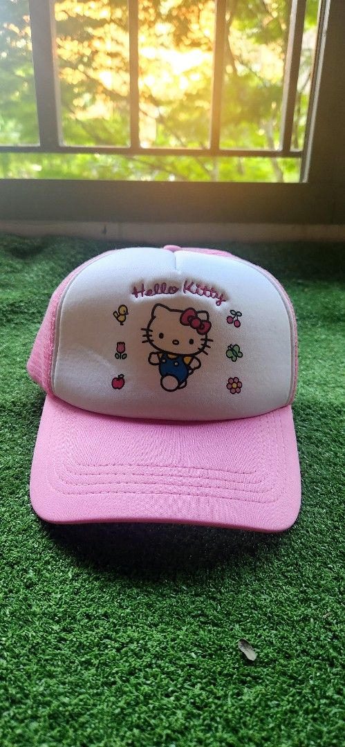 Cap (Category: Caps & Hats) located in Singapore. Submitted by siquan (Listing ID 1369680634, Image 3). Description: $2 each..