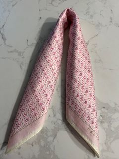 Celine 奶油粉色燙金logo方巾64200379207041110