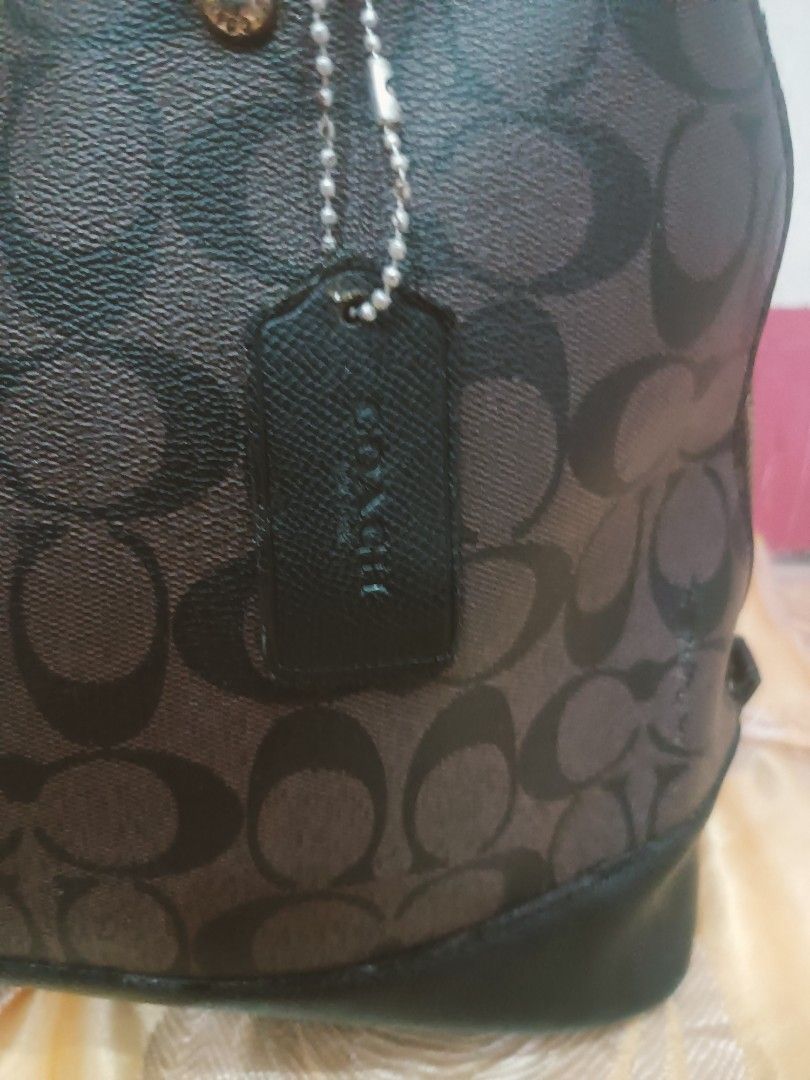 Coach alma bag (Category: Luxury Bags & Wallets) located in Davao. Submitted by analiedazo07211 (Listing ID 1369671287, Image 2). Description: coach alma pm s complete details ready to ship.