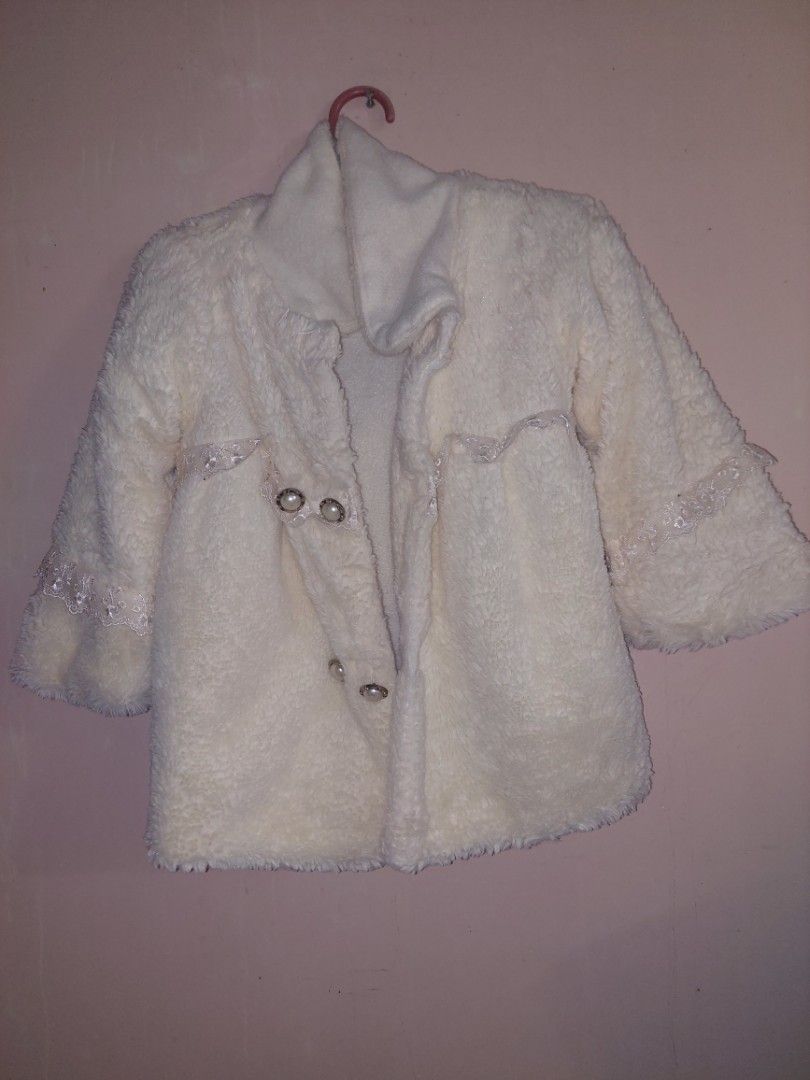 Cream fur coat for kids (Category: Coats, Jackets and Outerwear) located in Cavite. Submitted by marccassy (Listing ID 1369661278, Image 1). Description: bought preloved for travel perfect for 5 years old and above.