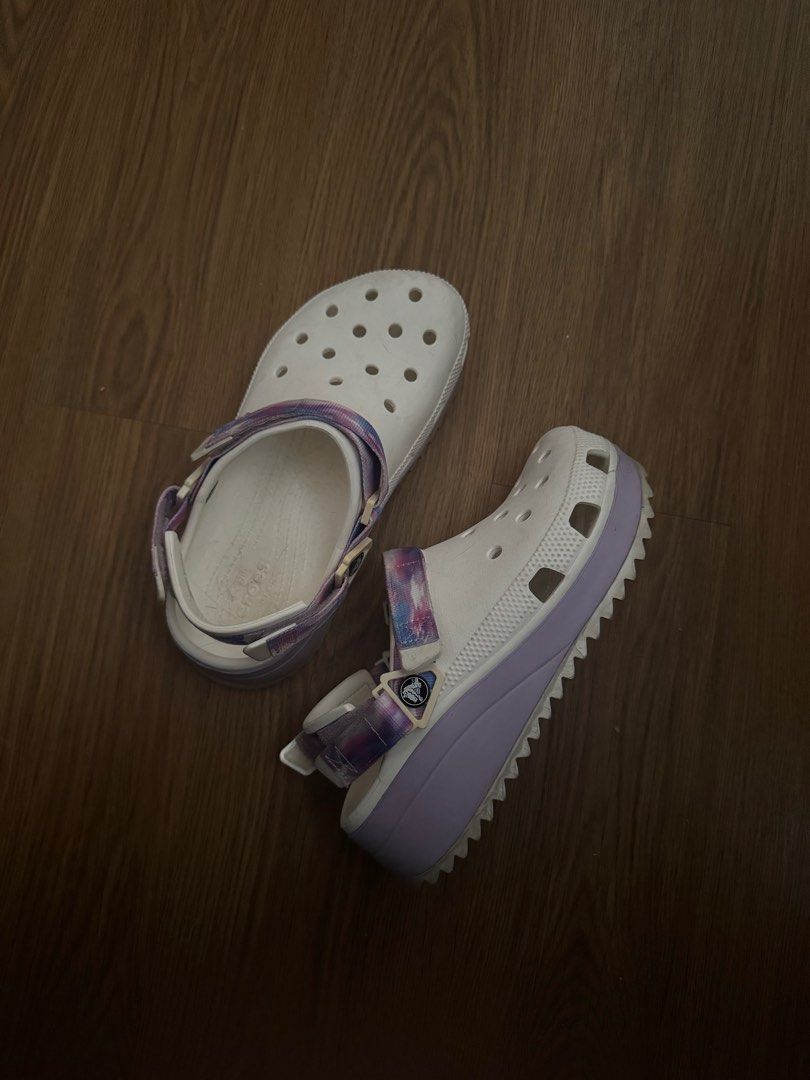 Crocs Classic Hiker Dream W8M6 (Category: Slippers and slides) located in San Fernando. Submitted by alt_thea (Listing ID 1369522993, Image 1). Description: - super steal na kasi 6800 retail - used once or twice im a tall girl so it makes me look bigger -can send you more photos -dusty lang haha just collecting dust but pristine pa mop: gcash or bank mod: lalamove or grab if metro manila, jnt elsewhere.