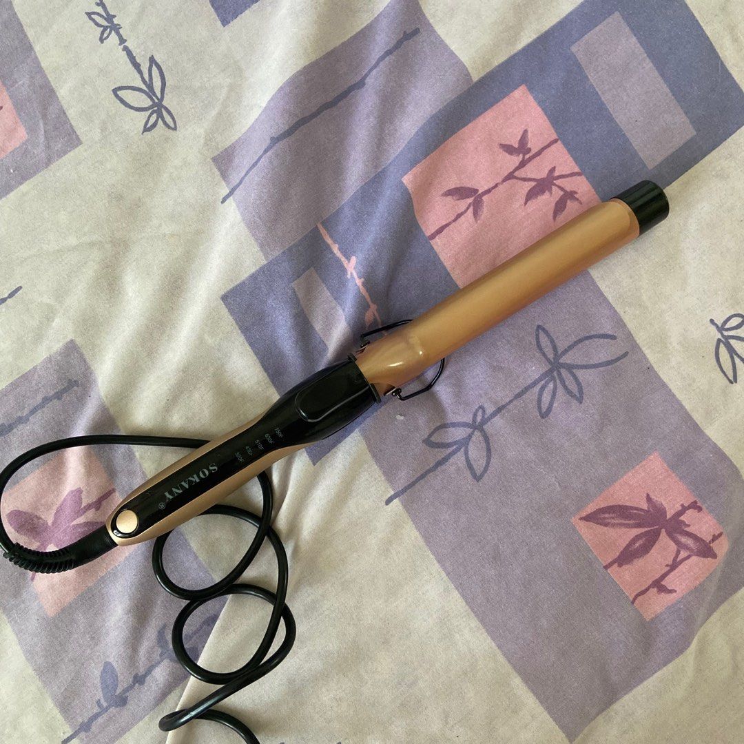 Curling Iron - Sokany brand (Category: Hair) located in Malolos. Submitted by eeveefinds (Listing ID 1369500941, Image 1). Description: Moving put sale ‼️ Bought during the pandemic around 700 pesos Barely used ‼️ mop: bpi / gcash / seabank mod: j&t only.