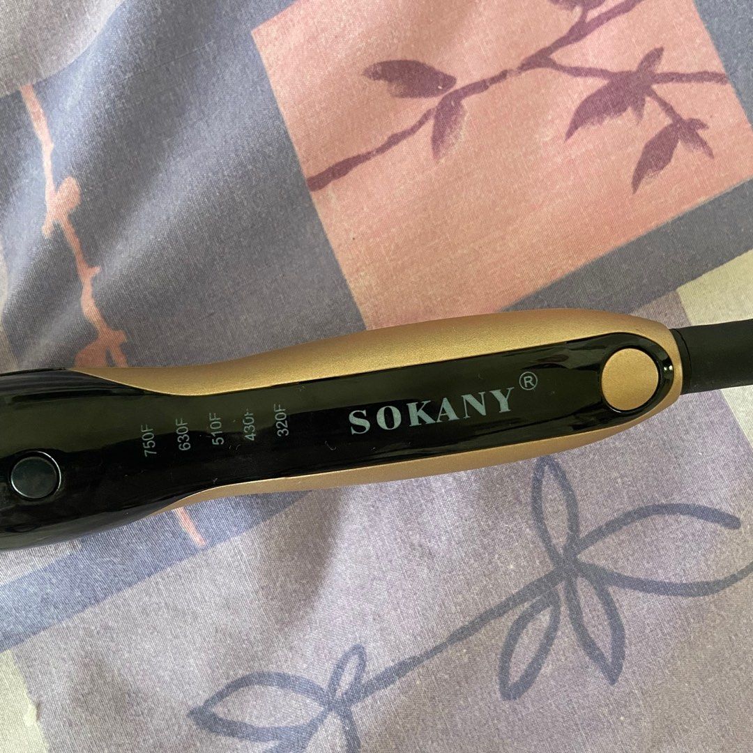 Curling Iron - Sokany brand (Category: Hair) located in Malolos. Submitted by eeveefinds (Listing ID 1369500941, Image 2). Description: Moving put sale ‼️ Bought during the pandemic around 700 pesos Barely used ‼️ mop: bpi / gcash / seabank mod: j&t only.