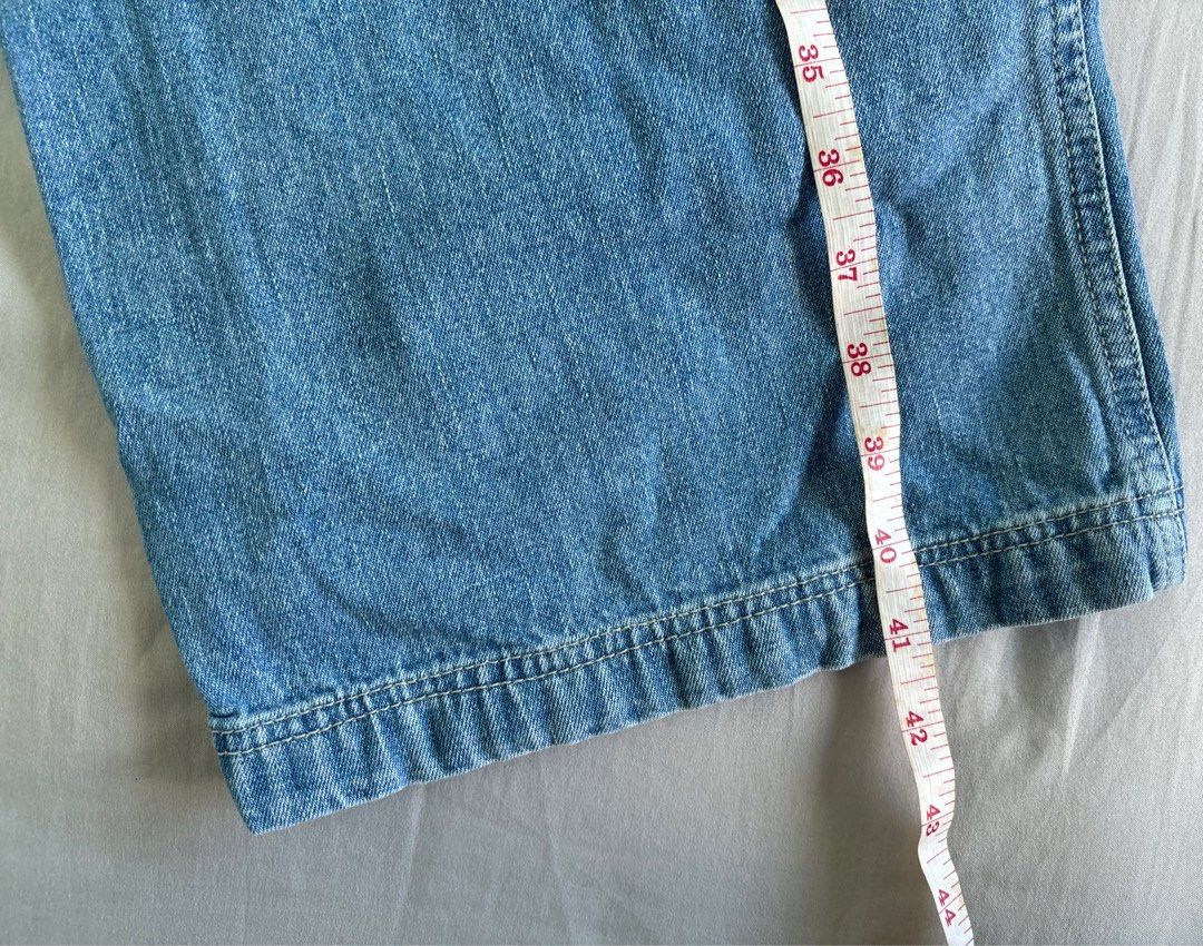 Denim Jeans with White Back Details (Category: Jeans) located in Manila. Submitted by declutteringboop (Listing ID 1369579662, Image 3). Description: - cutest back detail - for tall people .