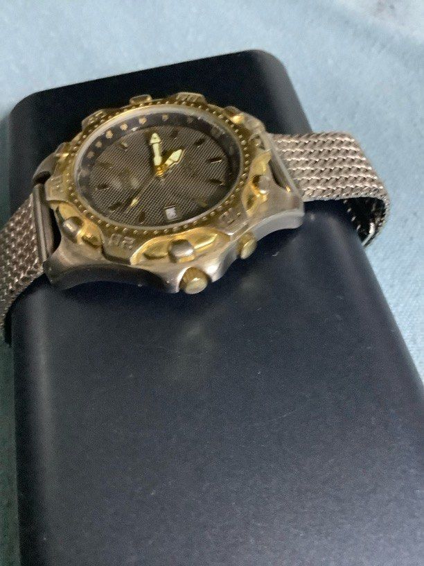Elgin Quartz authentic (Category: Men's Watches) located in Baguio. Submitted by agozun61 (Listing ID 1369510503, Image 3). Description: Quartz authentic with replacement original bracelet good condition .