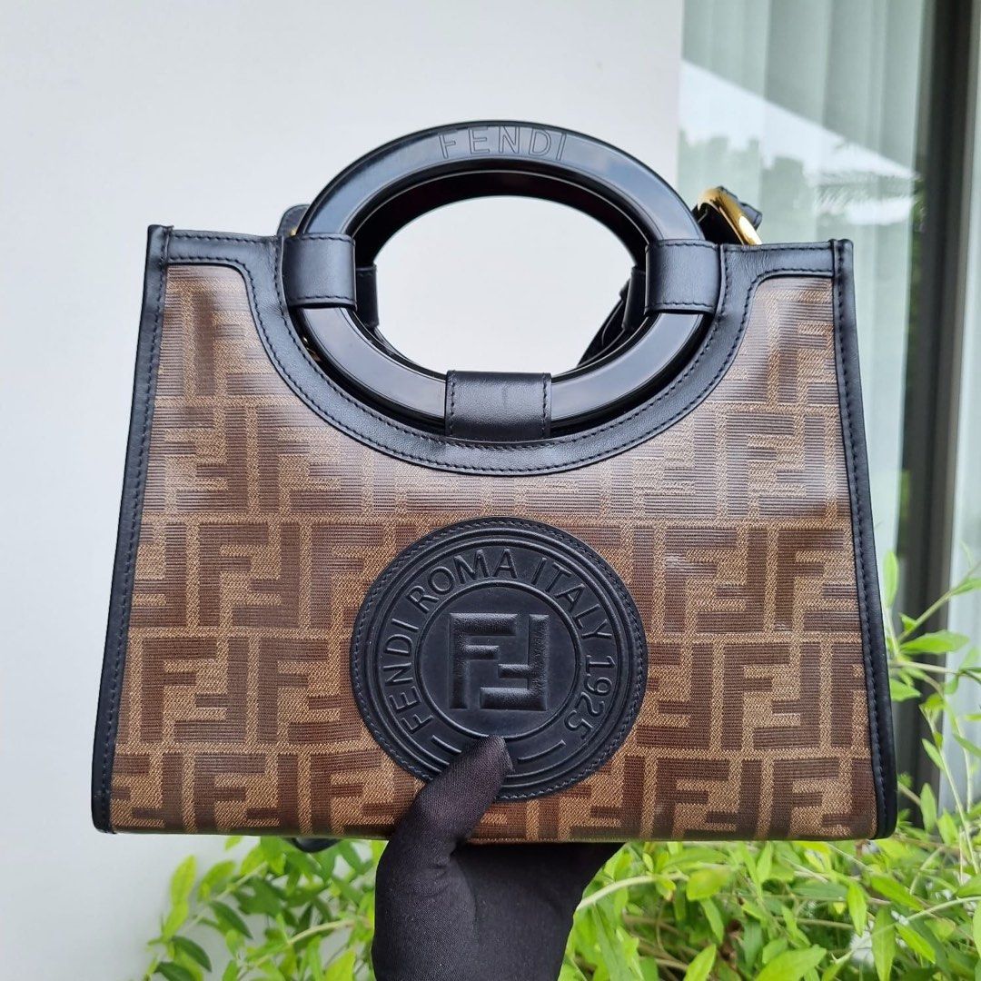 FENDIラナウェイショッパー ショッパー （Fendi Runaway Shopper