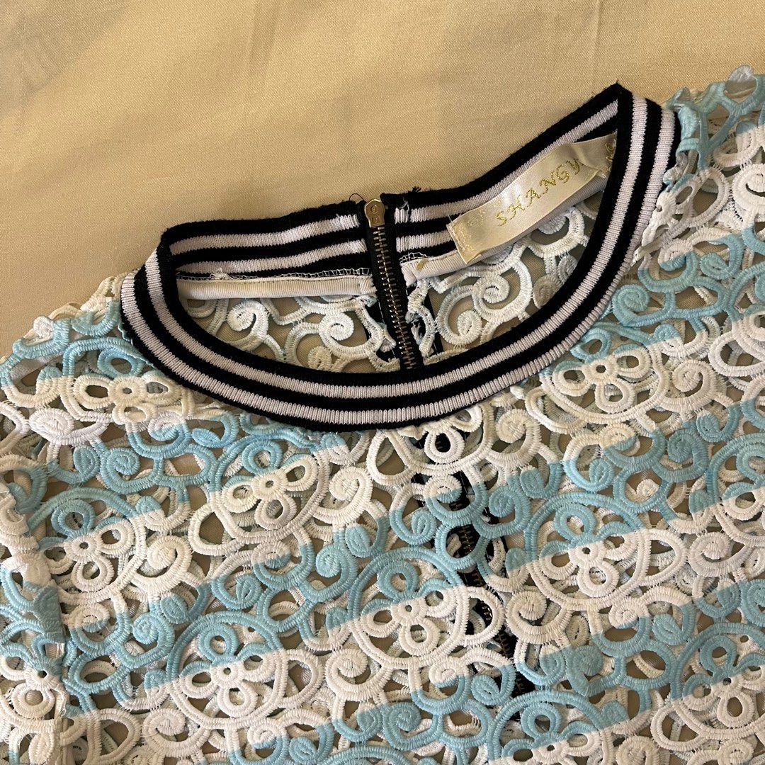 Floral Hollow Out Top (Category: Blouses) located in Manila. Submitted by evyyp (Listing ID 1369629407, Image 2). Description: - with zipper at the back - size: S-M - length: around 21 inches - flaw: little stains on the inside, not noticeable when worn 📍malate, manila mop: gcash only.