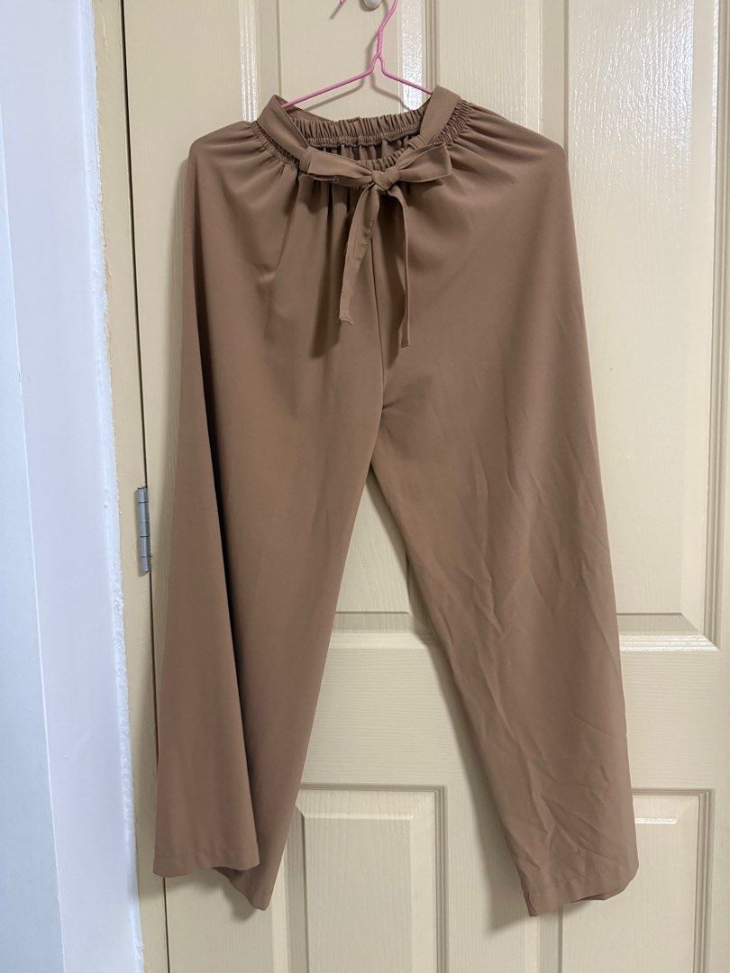 Flowy wideleg pants (Category: Other Bottoms) located in Singapore. Submitted by pinkskies0406 (Listing ID 1369567914, Image 1). Description: Wideleg and garterised pants with loose strap for tying bow. Comfortable fit as it is airy and lightweight. No-crease kind of fabric. Worn for work event. Perfect for casual or lazy days. RFS: decluttering my wardrobe, didnt wear for six months..