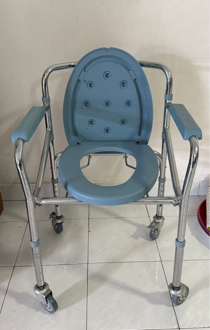 Foldable and Height Adjustable Commode Chair with Bucket and Wheel ...
