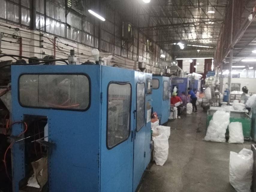 RUSH / FIRE SALE BULACAN WAREHOUSE (Category: Commercial) located in Las Pinas. Submitted by listingsbyjeanne (Listing ID 1369503663, Image 1). Description: *RUSH SALE / Motivated Seller of Bulacan Ready Useable Warehouse* Bulacan Warehouse near Balagtas Bypass toll exit LA: 4409 sqm W/ an office, 8 truck garage W/ Ph3 electrical wiring Near restaus, gas station etc. Barangay road is accessible by 40ft container trucks Lowered to 75M from 90M! 09