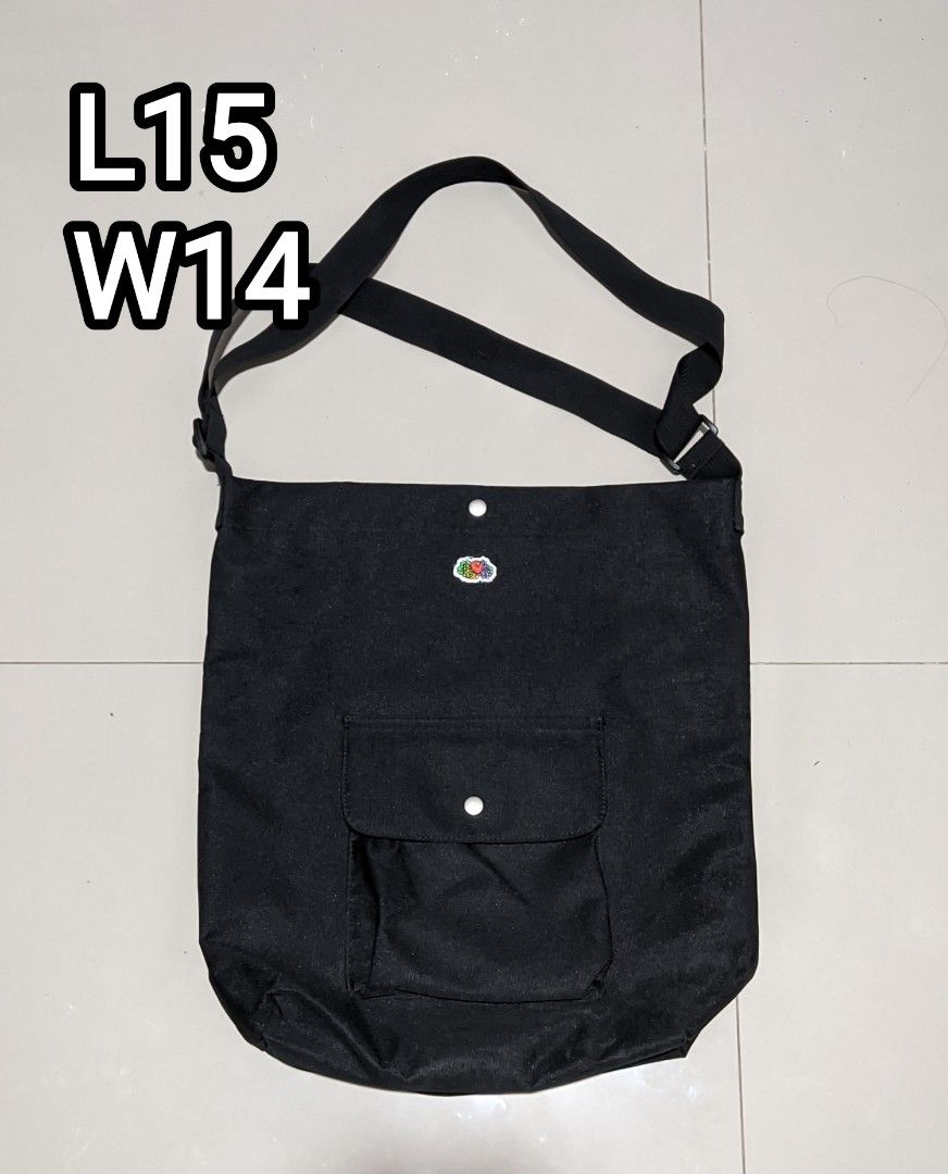 FRUIT OF THE LOOM (Category: Sling Bags) located in Caloocan City. Submitted by wupeeram (Listing ID 1369573218, Image 1). Description: as new condi FOTL 1.2+SF dm for more.