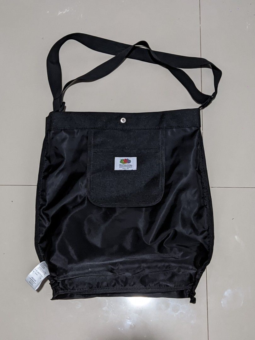 FRUIT OF THE LOOM (Category: Sling Bags) located in Caloocan City. Submitted by wupeeram (Listing ID 1369573218, Image 2). Description: as new condi FOTL 1.2+SF dm for more.