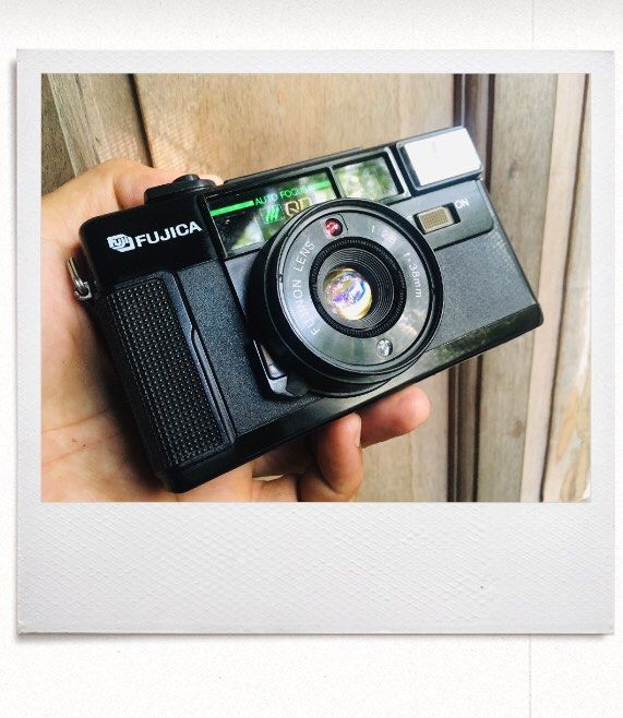 Fujica Auto 7QD film camera (Category: Cameras) located in Las Pinas. Submitted by film101 (Listing ID 1369623157, Image 2). Description: Fujica auto 7 QD Its a PNs Film camera -ease of use slack film rolls then shoot and red meter pops up at lowlight -manually arrange iso,flash,rewind Condition of camerA Working shutter Working auto advance Working flash -fast recyclei *light indicator not Meter working-red light pops up Meter accurate AF workin