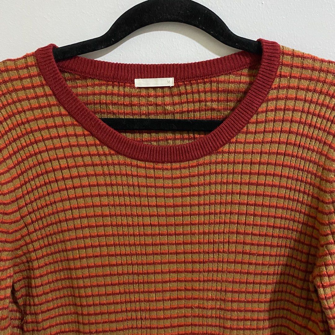 GU Knit Sweatshirt (Category: Longsleeves) located in Cebu City. Submitted by elainedmd (Listing ID 1369651495, Image 3). Description: Stretchable / Can fit XS-Semi Med frames Size on tag: Medium In good condition 💗 ☁️ Last price posted 📍 Labangon, Cebu City.