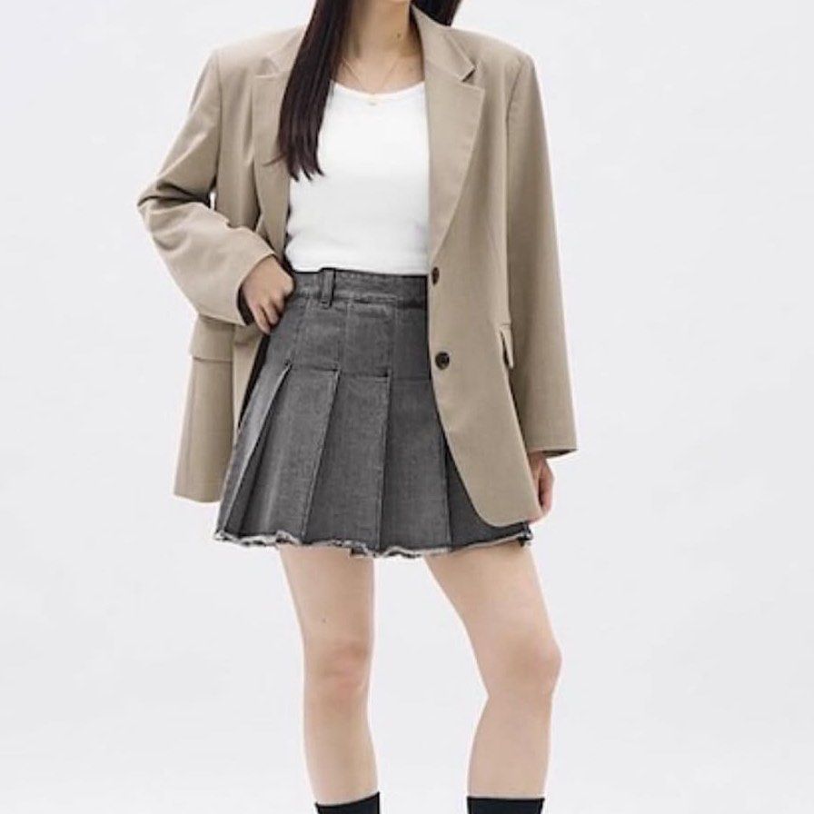 GU Uniqlo Pleated Skirt (Category: Skirts) located in Taguig. Submitted by intransitforyou (Listing ID 1369637527, Image 3). Description: .