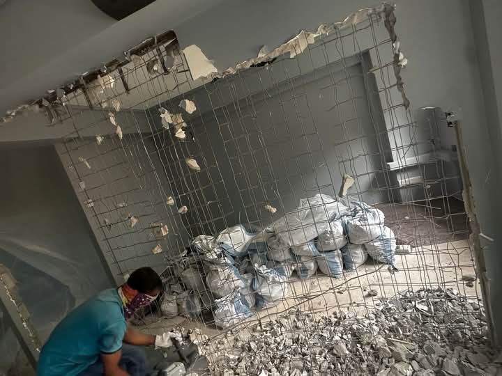 Hacking Services/Dismantle Services/Disposal/Dimension/Toilet Hacking/Kitchen Hacking/Tiling/HDB Renovation/Plastering Services/Landed house Renovation/TV console dismantle/Platform Dismantle62863115505538117
