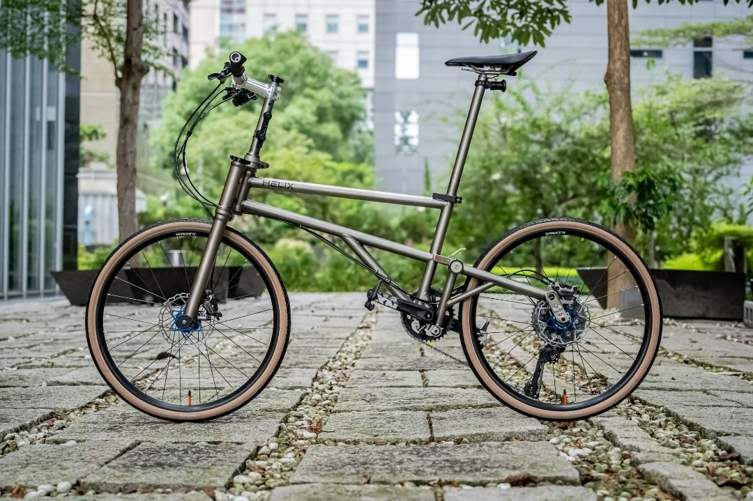 Helix Titanium Folding bike Custom Ultralight Tyre/Tire in Tan wall | Pair (Category: Parts & Accessories) located in Singapore. Submitted by b.werk (Listing ID 1369630337, Image 2). Description: 👉 This listing is for - Helix Titanium Folding bike Custom Ultralight Tyre/Tire in Tan wall | Pair 𝘿𝙚𝙩𝙖𝙞𝙡𝙨, Helix Ultralight 24" x 1.25" (ETRTO 507-32), 120 tpi, 75-100 psi, folding bead with puncture protection (240g/tire) The Helix Ultralight T