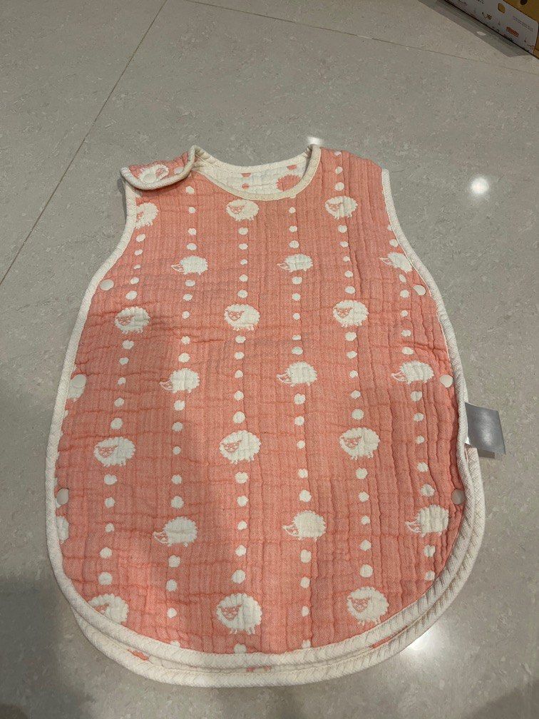 由 gillan103039083 (刊登 ID 1369609891，圖片 1) 提交，位於 台北市 (Taipei) 的 【Hoppetta】六層紗可愛動物防踢背心防踢被(日本製冬暖夏涼四季款） (類別：嬰兒及兒童流行時尚)，說明：正常使用痕跡。
