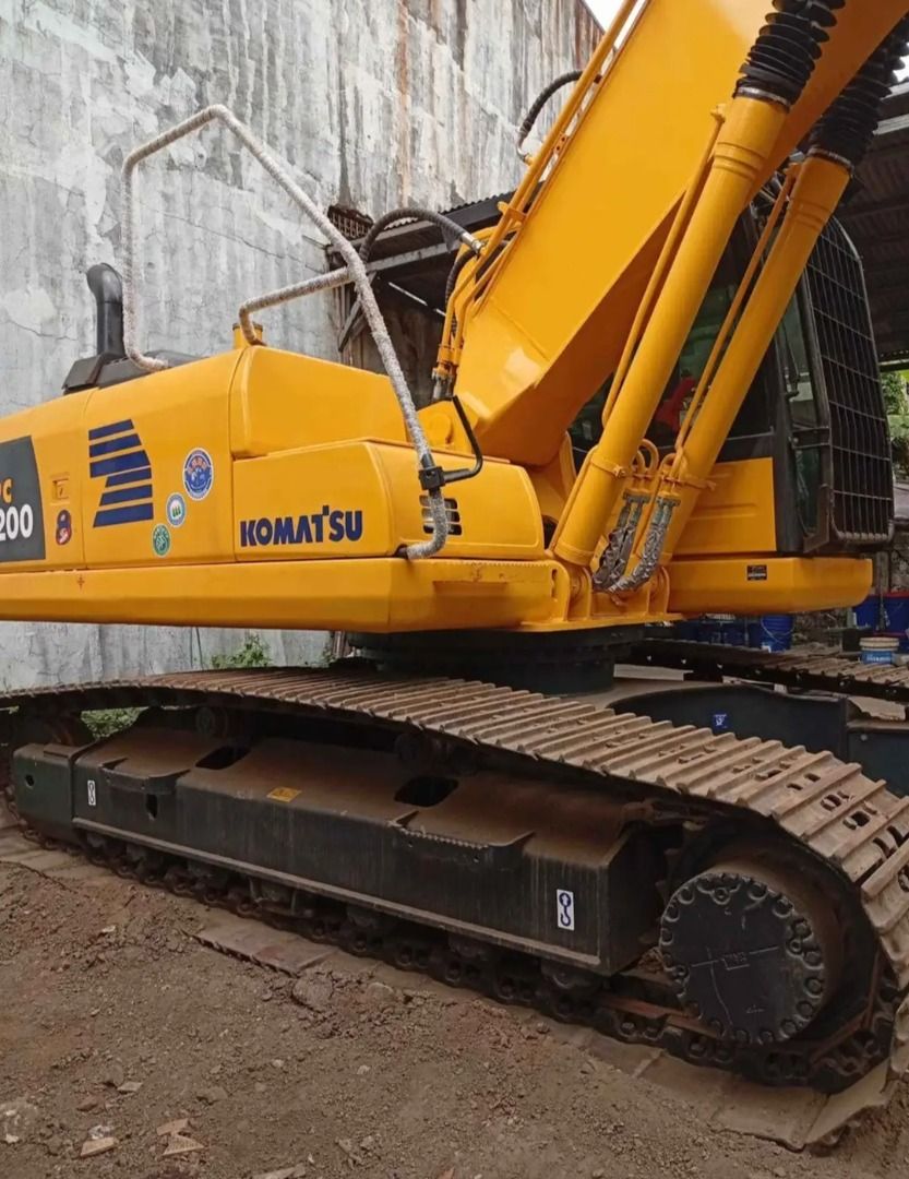 KOMATSU BACKHOE PC200-8 (SN: BA4392), Commercial & Industrial ...