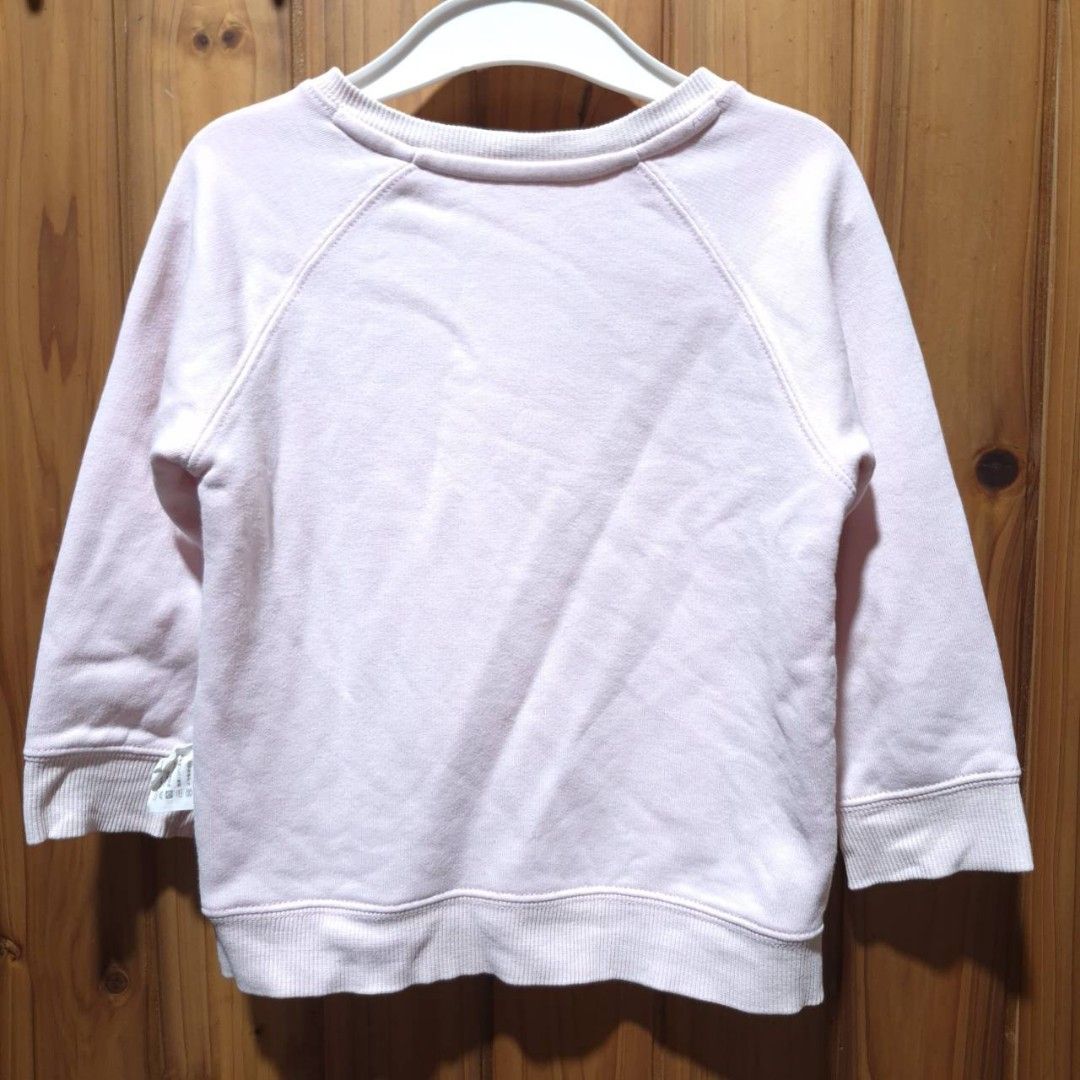 由 lovemiulin9215 (刊登 ID 1369614630，圖片 2) 提交，位於 宜蘭縣 (Yilan) 的 LATIV女童秋冬彈性毛圈棉衛衣上衣 (類別：嬰兒及兒童流行時尚)，說明：二手感洗舊 90cm 2歲 購買任一商品即可免費索取 限同一包裏出貨。