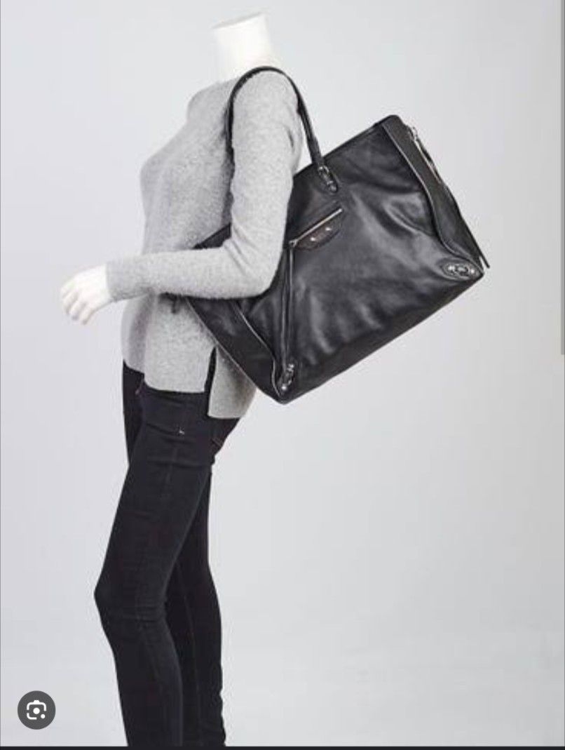 Looking for big Papier bag (Category: Luxury Bags & Wallets) located in Cebu City. Submitted by bricabrac_n_thingamabobs (Listing ID 1369647356, Image 2). Description: LF for a big Papier bag (A4 zip around bag). All good if it's unbranded..