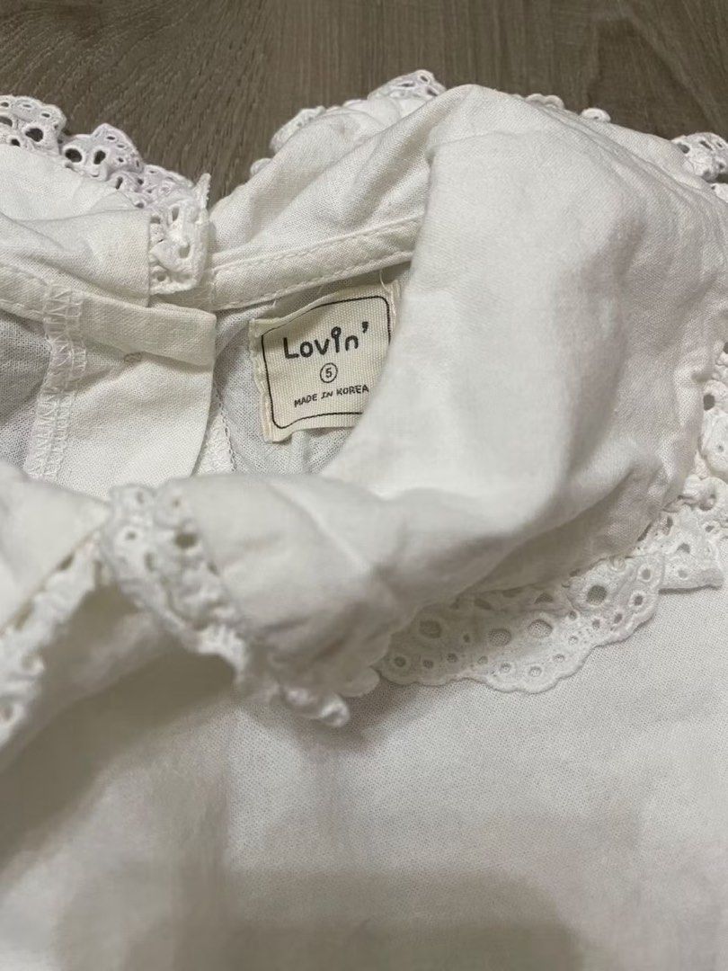 由 hot7311144418 (刊登 ID 1369553587，圖片 3) 提交，位於 雲林縣 (Yunlin) 的 正韓Lovin女童洋裝5碼 95-100 (類別：嬰兒及兒童流行時尚)，說明：穿寬鬆 售出自家小孩穿不下衣服 白色衣服 有使用痕跡●不再贅述 單純售出一定比購入價低非營利賣場不議價。不含運（多件也一樣）一律不回。 。