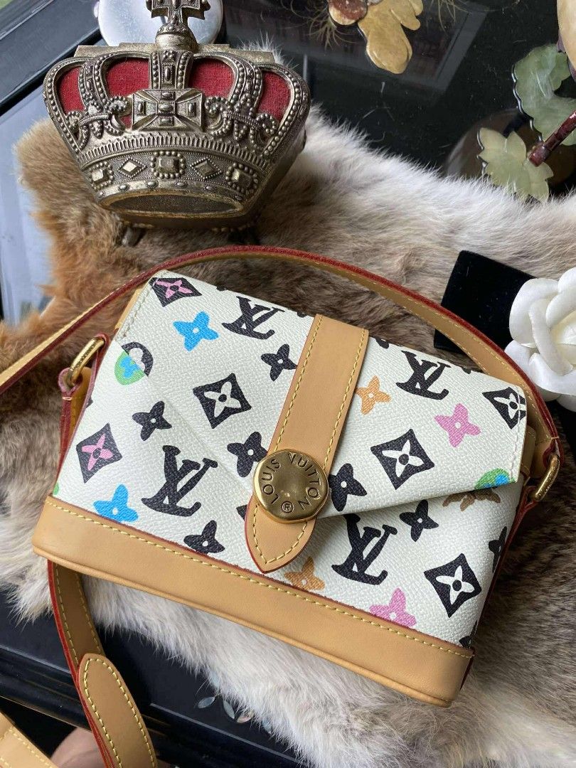 Lv 🇯🇵💕🍀 (Category: Luxury Bags & Wallets) located in Tagum. Submitted by cathsuesurplus (Listing ID 1369598121, Image 3). Description: 🇯🇵lv🍀💕 micro chip code🎌‼️ Ganda sobra.