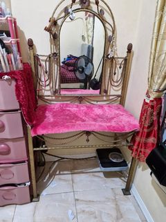 Meja Rias, Perabotan Rumah di Carousell