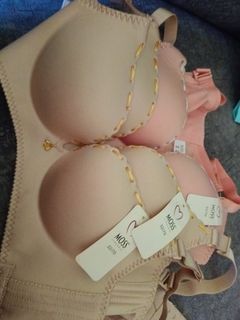 (Category: ) located in . Submitted by chelextang (Listing ID 1369565128, Image 1). Description: .