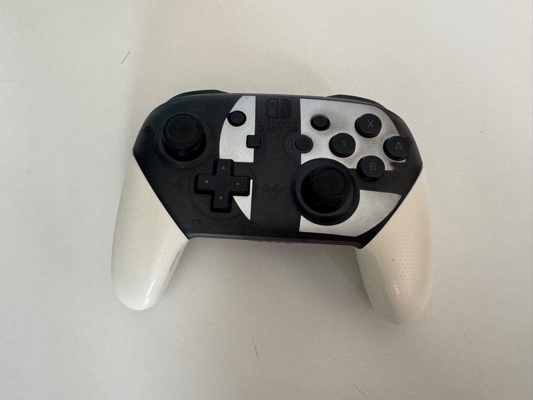 Nintendo Switch Gen 1 (Many games and a controller)63108086552066111